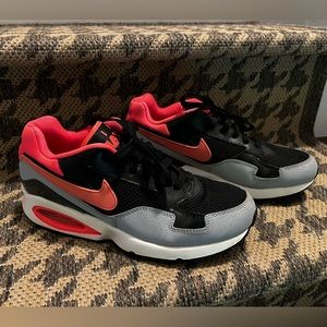 Nike Air Max in pink & black